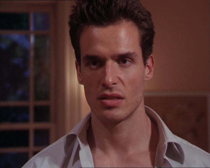 Charmed-Online-dot-215GiveMeASign1772.jpg