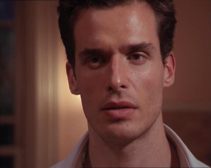 Charmed-Online-dot-215GiveMeASign1777.jpg