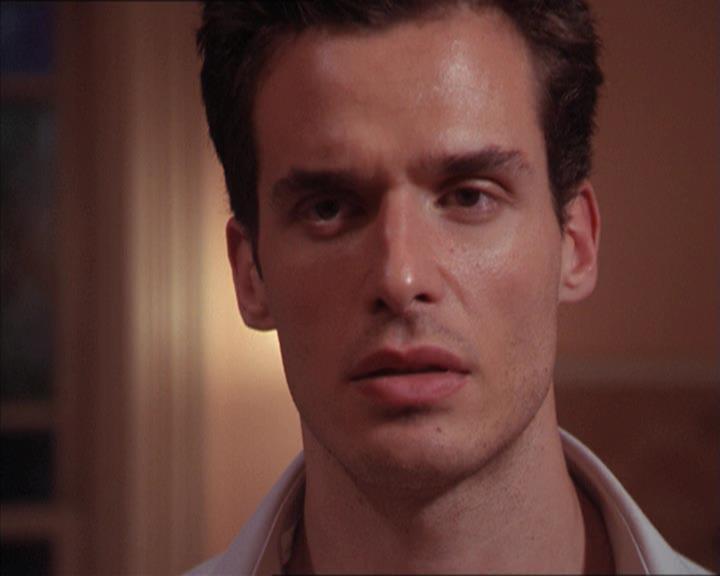 Charmed-Online-dot-215GiveMeASign1782.jpg