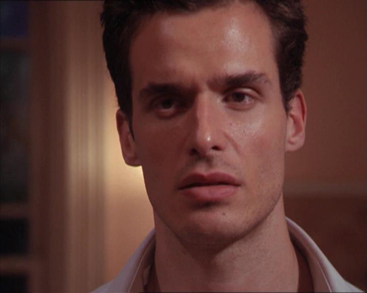Charmed-Online-dot-215GiveMeASign1791.jpg