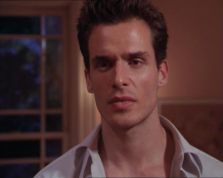 Charmed-Online-dot-215GiveMeASign1795.jpg