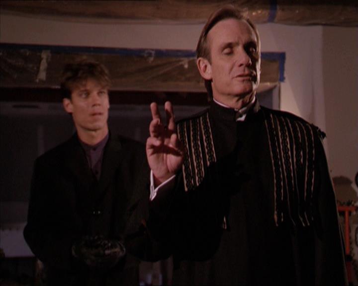 Charmed-Online-dot-215GiveMeASign1825.jpg