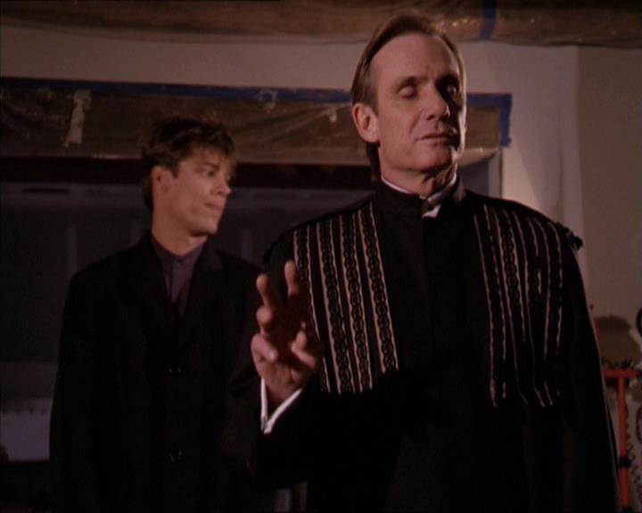 Charmed-Online-dot-215GiveMeASign1826.jpg
