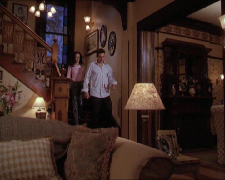 Charmed-Online-dot-215GiveMeASign1828.jpg