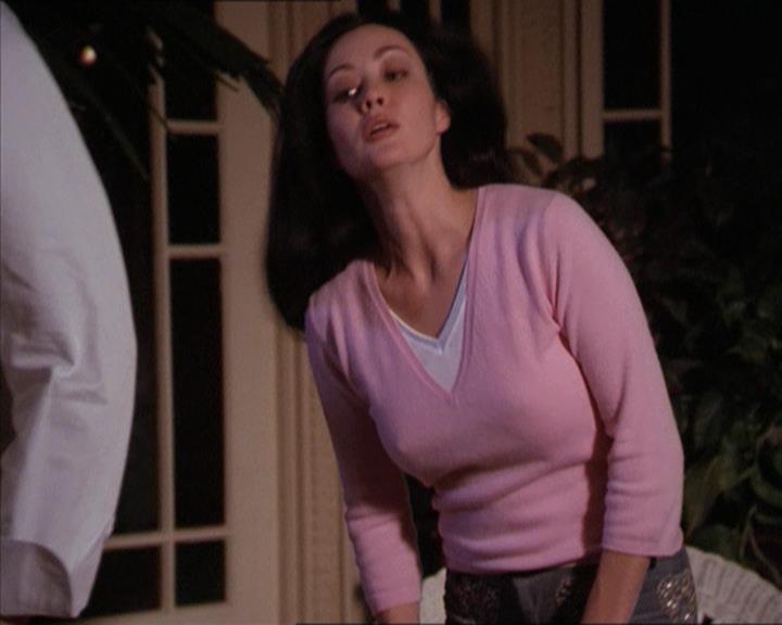Charmed-Online-dot-215GiveMeASign1836.jpg
