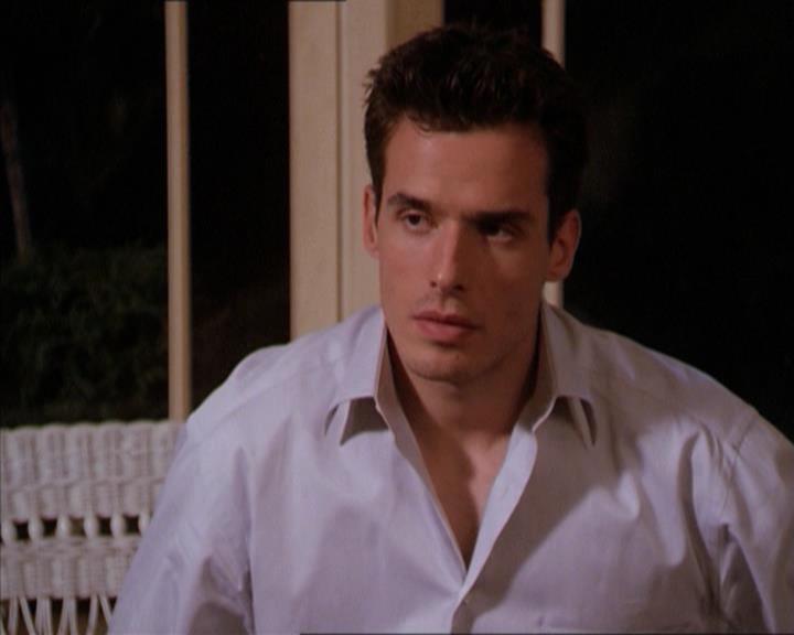 Charmed-Online-dot-215GiveMeASign1841.jpg