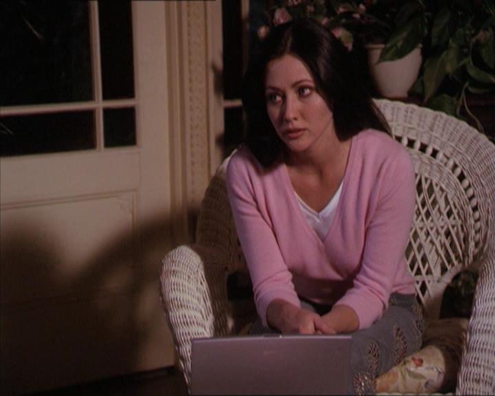 Charmed-Online-dot-215GiveMeASign1844.jpg