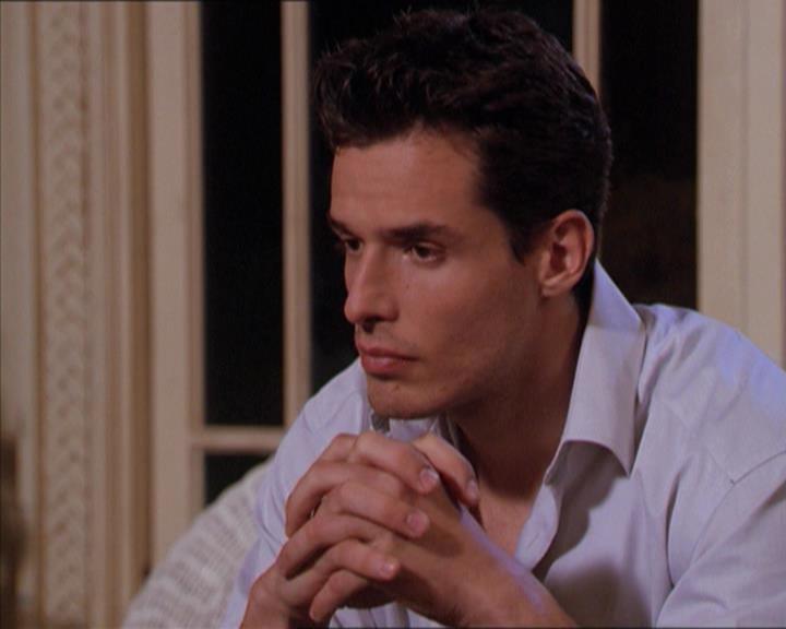 Charmed-Online-dot-215GiveMeASign1856.jpg