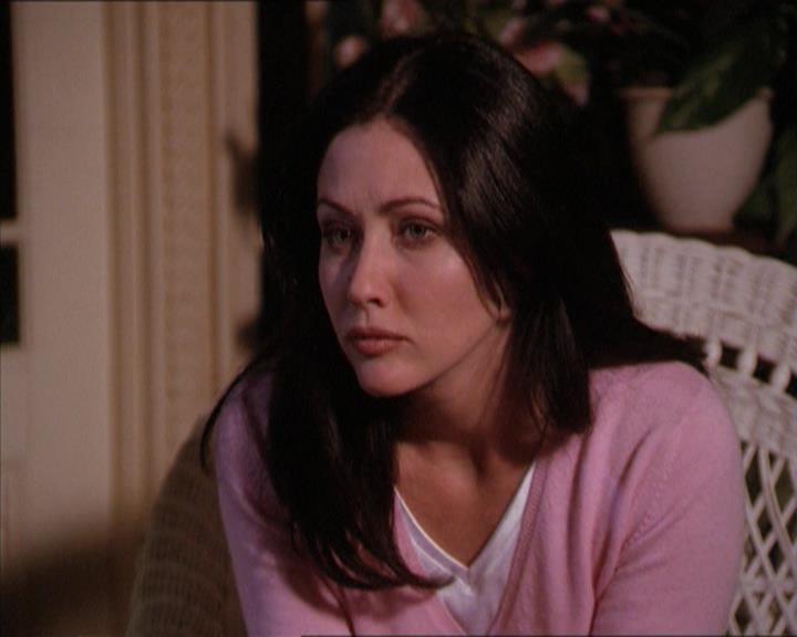 Charmed-Online-dot-215GiveMeASign1857.jpg