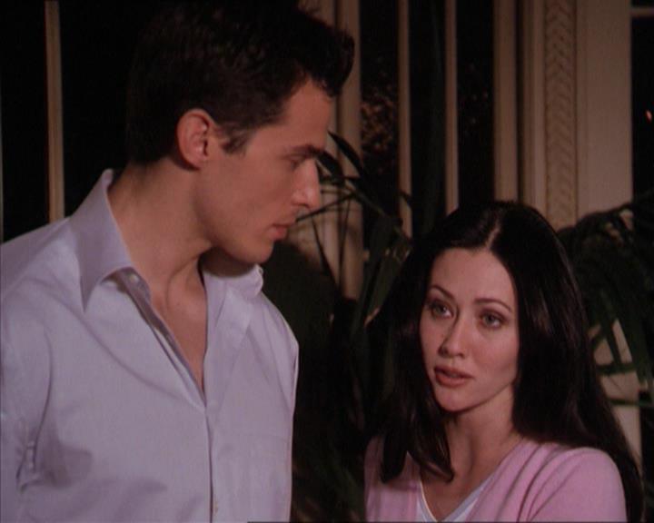 Charmed-Online-dot-215GiveMeASign1927.jpg