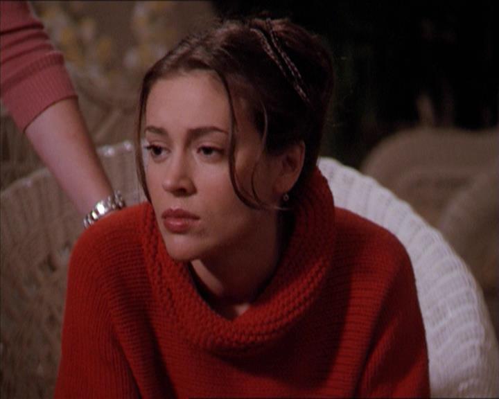 Charmed-Online-dot-215GiveMeASign1929.jpg