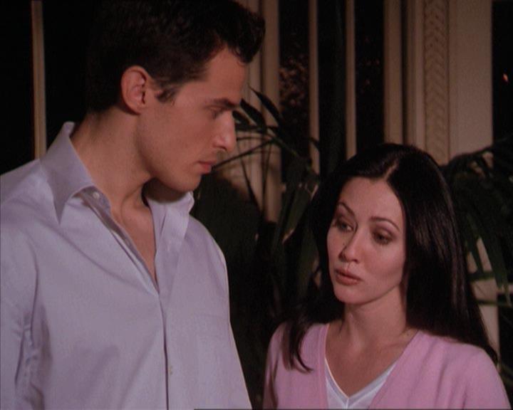 Charmed-Online-dot-215GiveMeASign1932.jpg