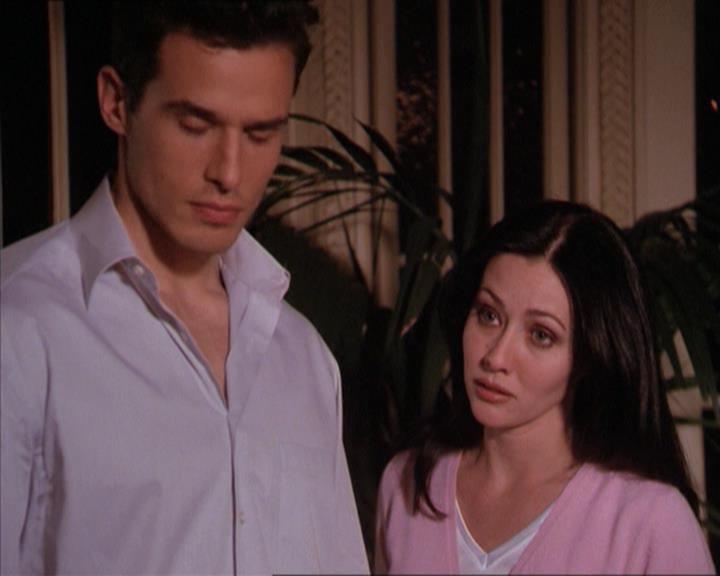 Charmed-Online-dot-215GiveMeASign1933.jpg