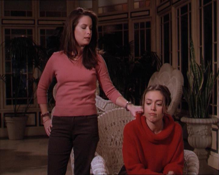 Charmed-Online-dot-215GiveMeASign1938.jpg