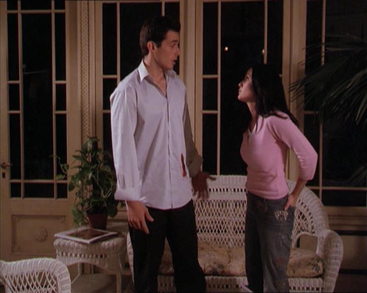 Charmed-Online-dot-215GiveMeASign1945.jpg