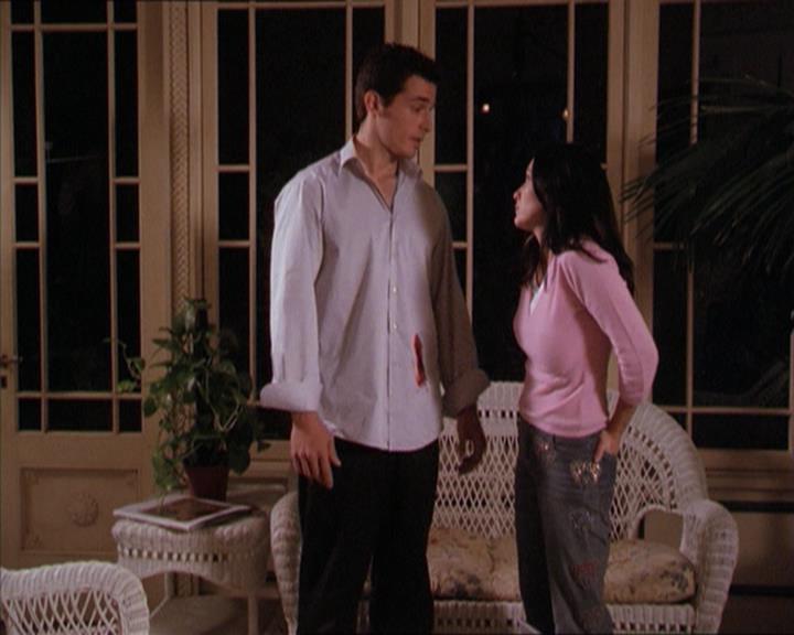 Charmed-Online-dot-215GiveMeASign1946.jpg