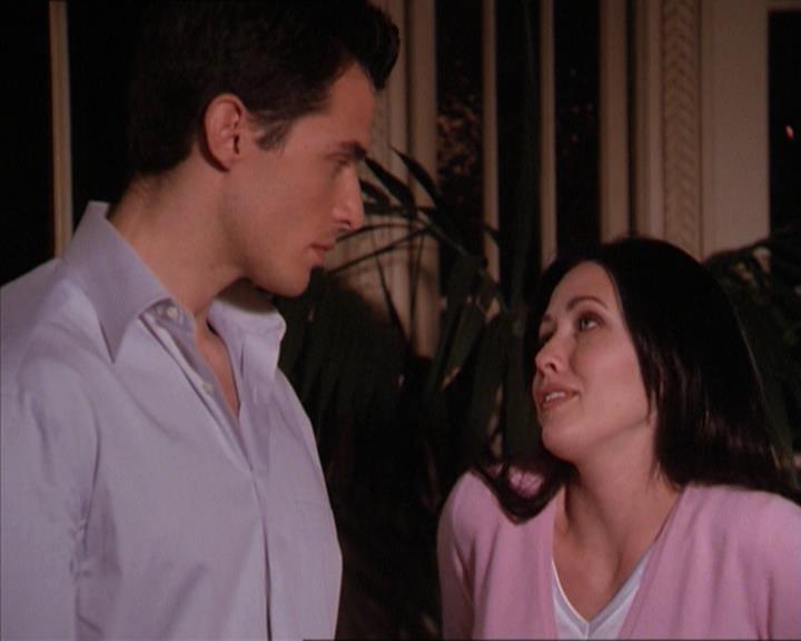 Charmed-Online-dot-215GiveMeASign1947.jpg