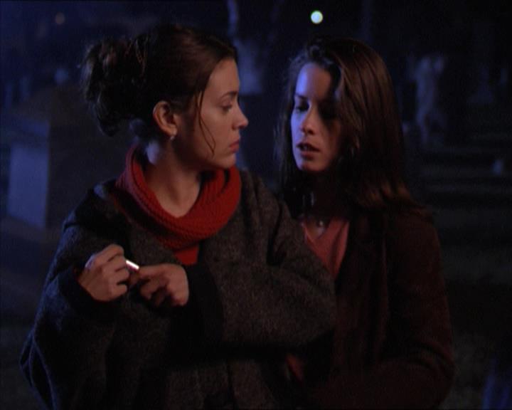 Charmed-Online-dot-215GiveMeASign2002.jpg