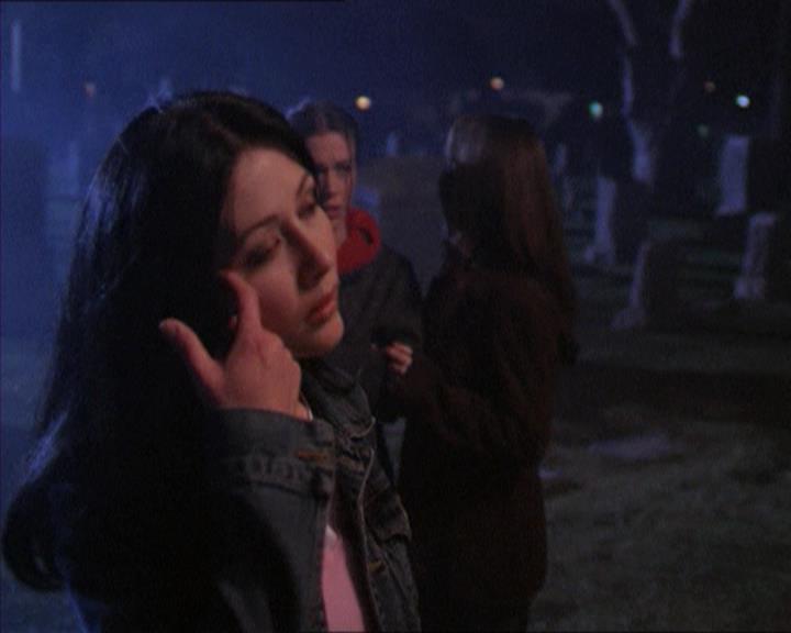 Charmed-Online-dot-215GiveMeASign2009.jpg