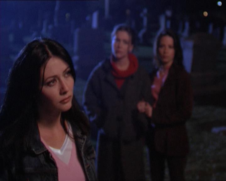 Charmed-Online-dot-215GiveMeASign2027.jpg