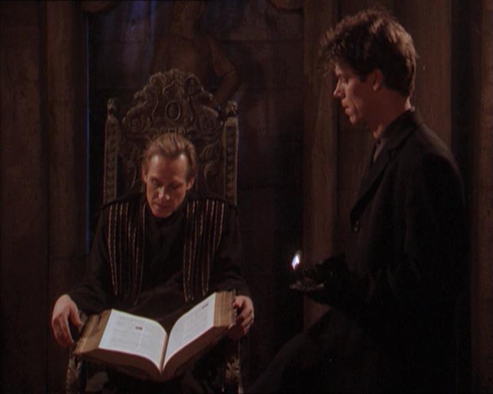 Charmed-Online-dot-215GiveMeASign2049.jpg