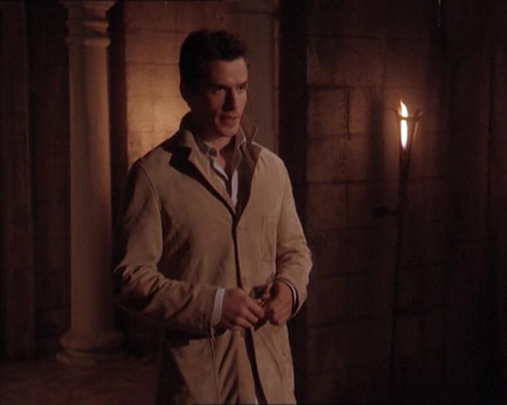 Charmed-Online-dot-215GiveMeASign2052.jpg