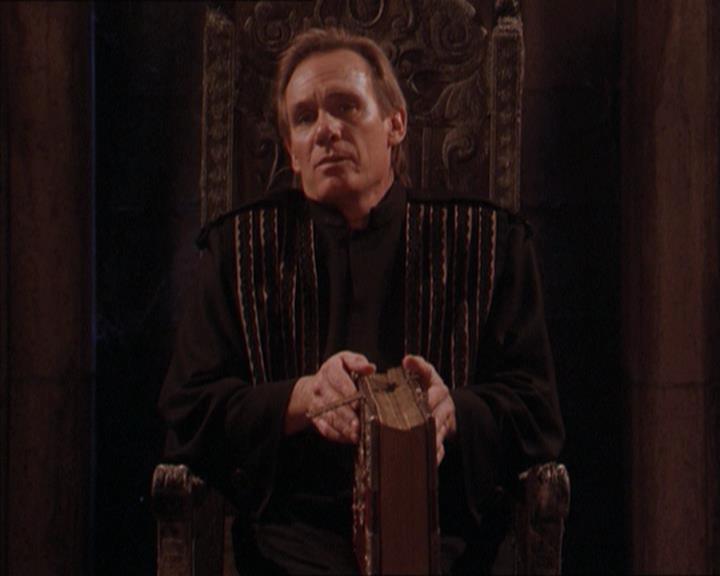 Charmed-Online-dot-215GiveMeASign2057.jpg