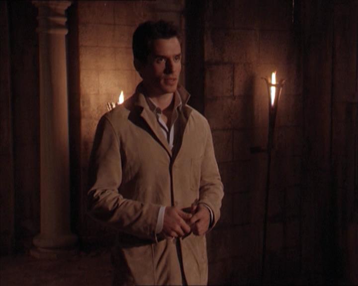 Charmed-Online-dot-215GiveMeASign2059.jpg
