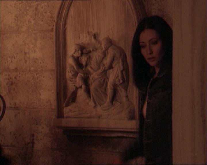 Charmed-Online-dot-215GiveMeASign2064.jpg