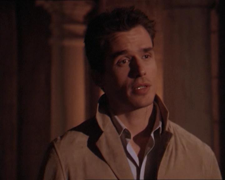 Charmed-Online-dot-215GiveMeASign2066.jpg