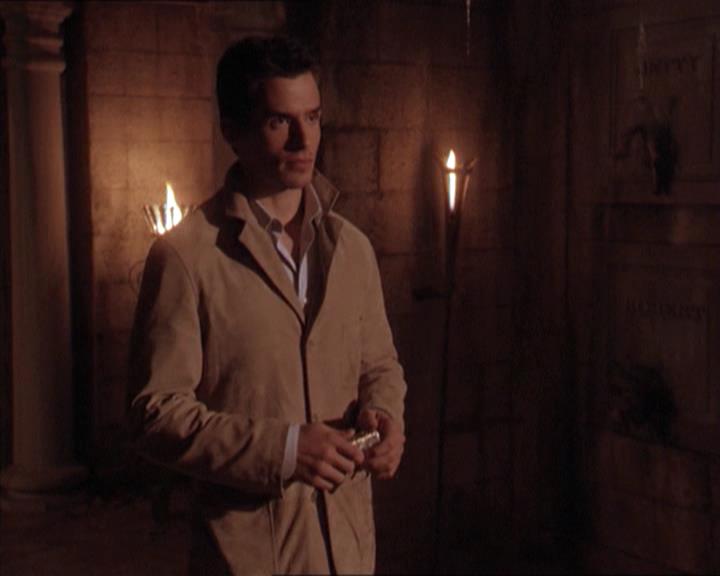 Charmed-Online-dot-215GiveMeASign2069.jpg