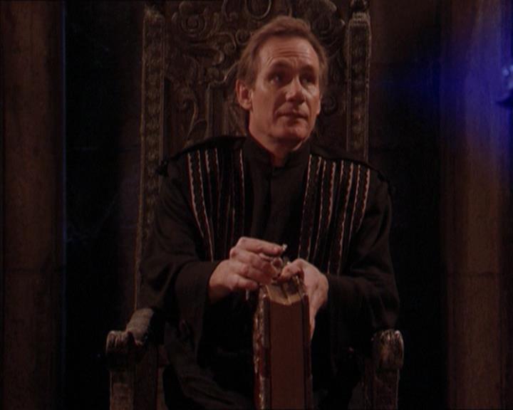 Charmed-Online-dot-215GiveMeASign2070.jpg