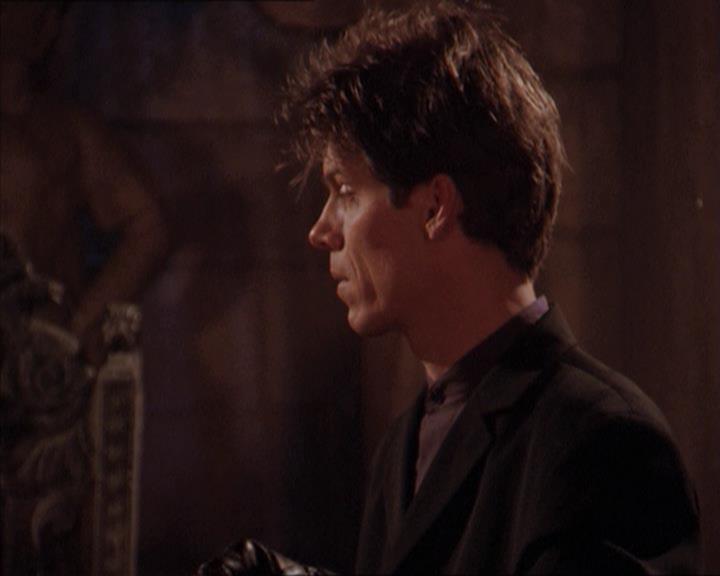 Charmed-Online-dot-215GiveMeASign2071.jpg