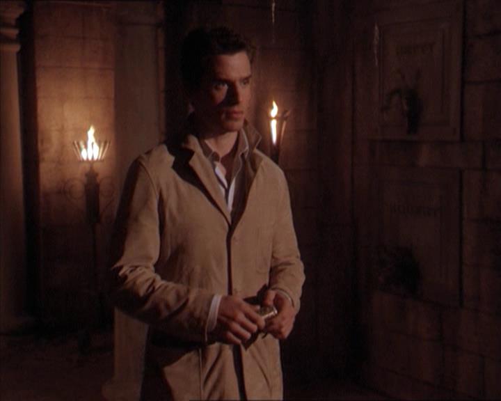 Charmed-Online-dot-215GiveMeASign2073.jpg