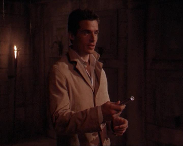 Charmed-Online-dot-215GiveMeASign2078.jpg