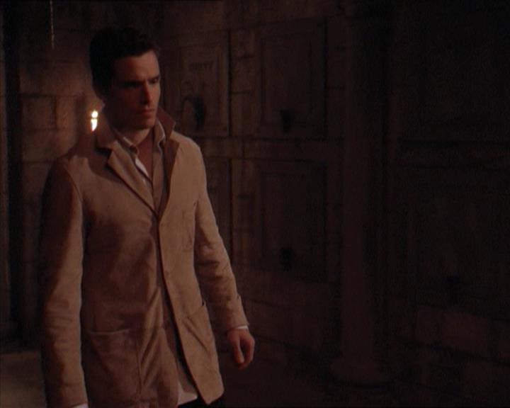 Charmed-Online-dot-215GiveMeASign2083.jpg