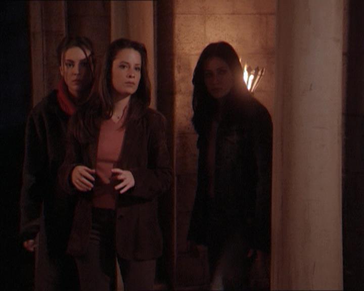 Charmed-Online-dot-215GiveMeASign2092.jpg