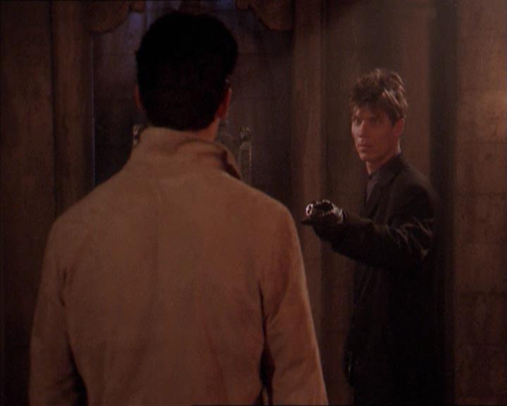 Charmed-Online-dot-215GiveMeASign2094.jpg