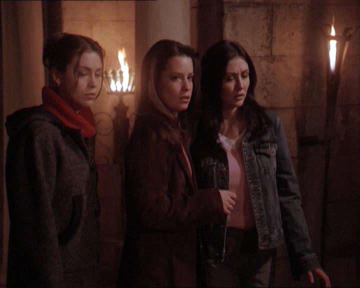 Charmed-Online-dot-215GiveMeASign2096.jpg