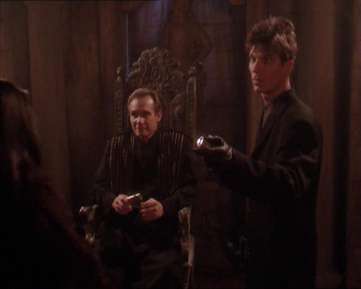 Charmed-Online-dot-215GiveMeASign2099.jpg