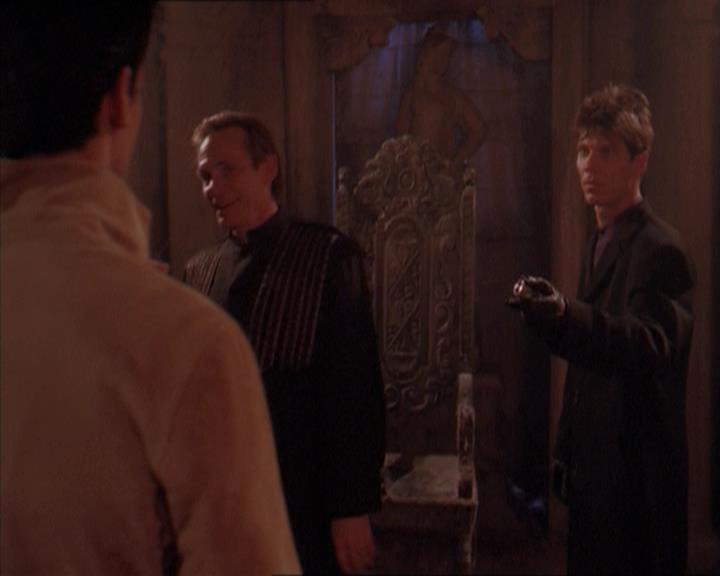 Charmed-Online-dot-215GiveMeASign2117.jpg