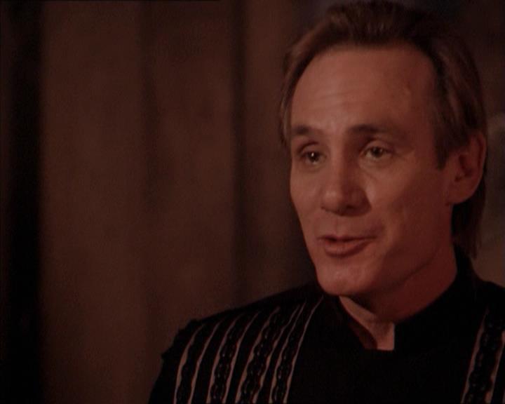 Charmed-Online-dot-215GiveMeASign2124.jpg