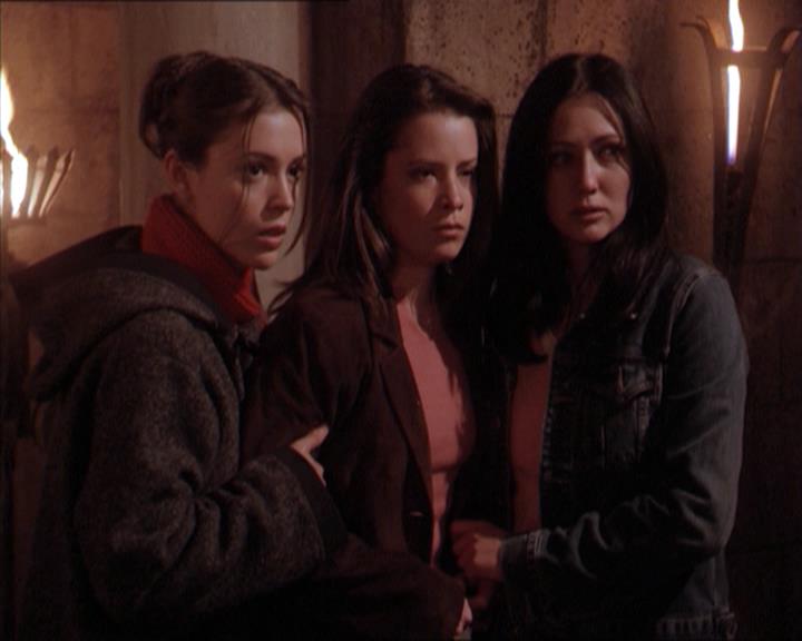 Charmed-Online-dot-215GiveMeASign2126.jpg