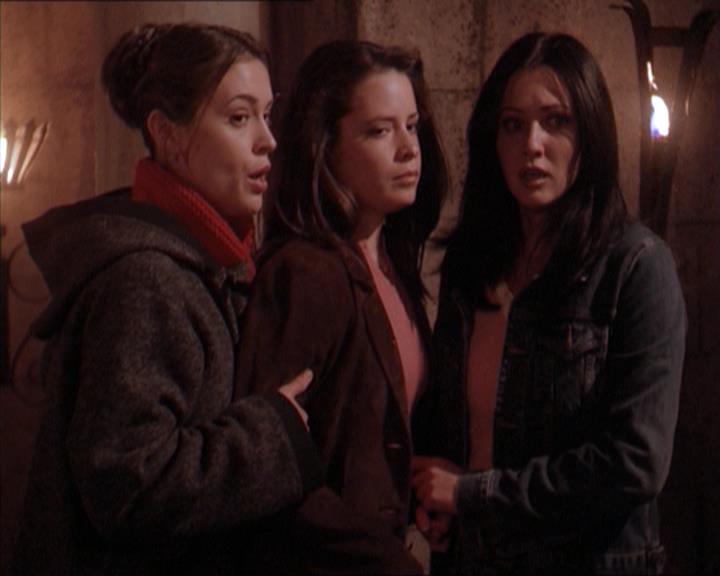 Charmed-Online-dot-215GiveMeASign2129.jpg