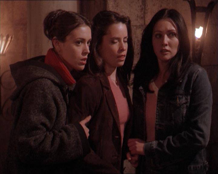 Charmed-Online-dot-215GiveMeASign2133.jpg