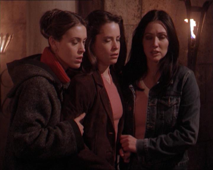 Charmed-Online-dot-215GiveMeASign2134.jpg