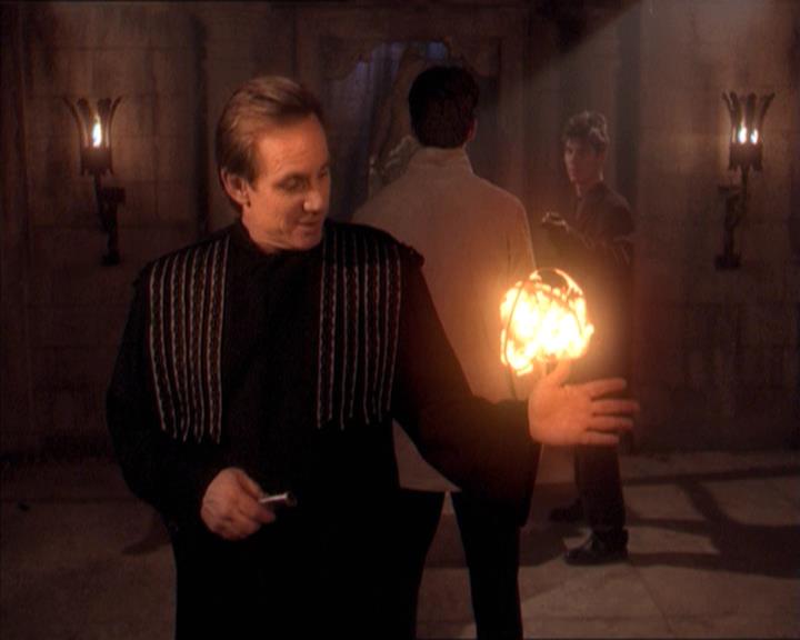 Charmed-Online-dot-215GiveMeASign2136.jpg