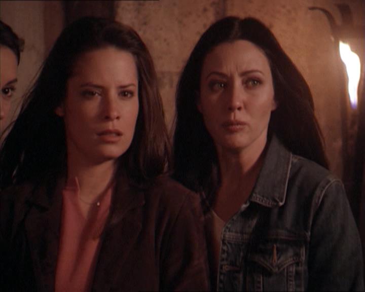 Charmed-Online-dot-215GiveMeASign2138.jpg