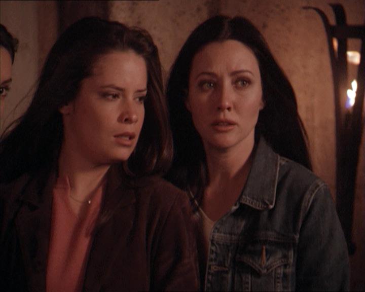 Charmed-Online-dot-215GiveMeASign2139.jpg