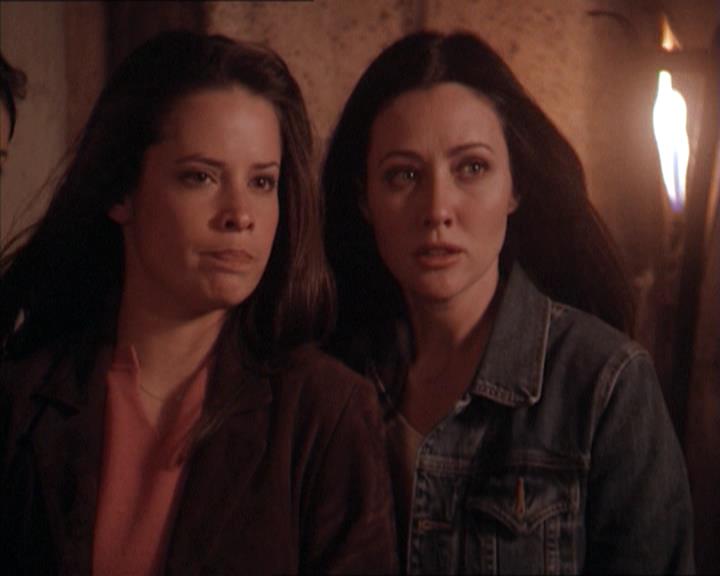 Charmed-Online-dot-215GiveMeASign2141.jpg